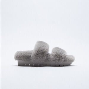 🌹NWT. Zara Grey Fur Sandals. Size 6.
